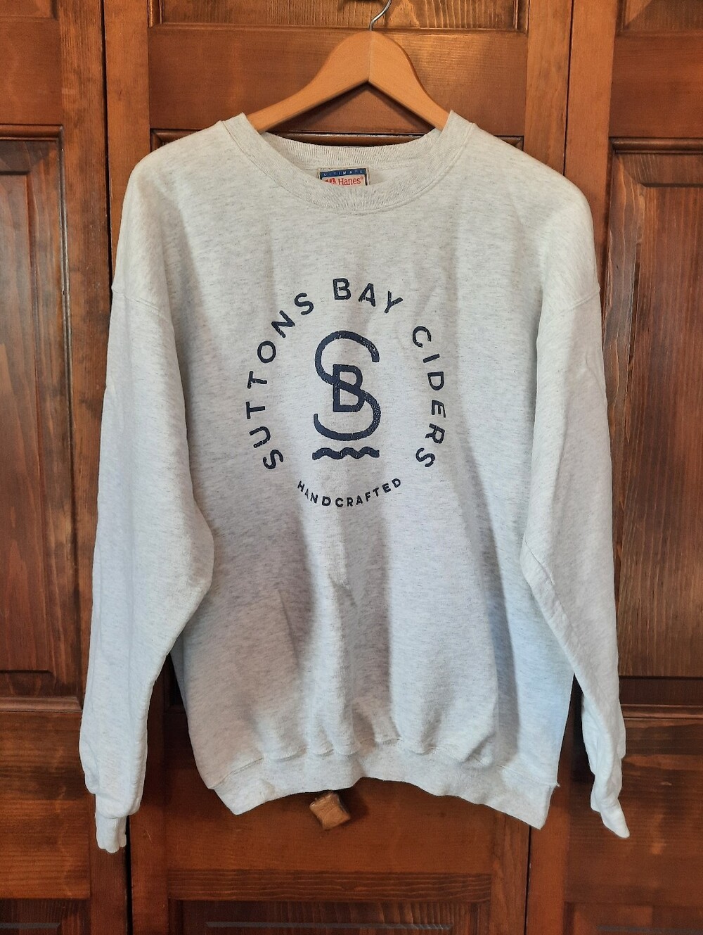 Hanes Sutton Bay Ciders Michigan Light Gray Crewneck Sweatshirt Size Medium